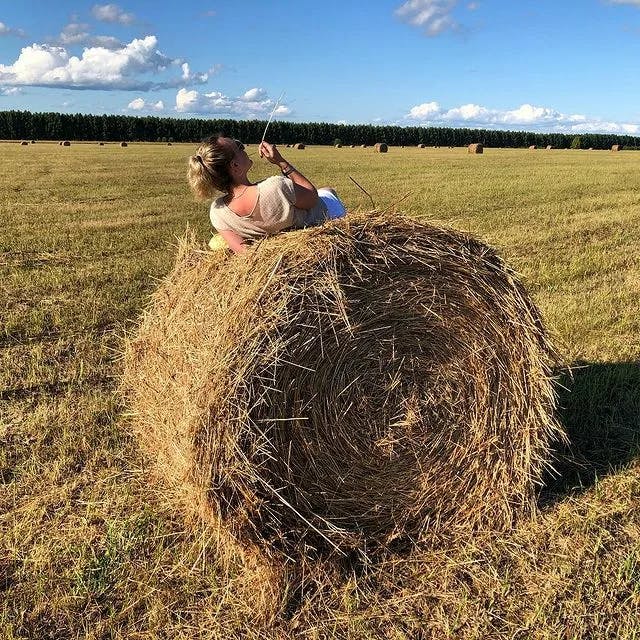 is hay heavier than straw